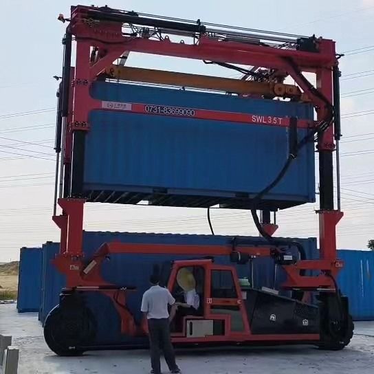 Liman / Stok Alanları Kaldırma Konteynerleri için 80T Çatallı Taşıyıcı Kamyon Ağır Hizmet Aracı