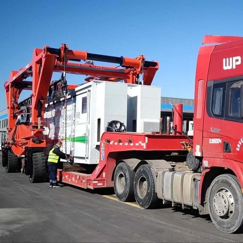 Büyük Boy Yükleri Kaldırmak İçin SPEO Mobil Çatallı Taşıyıcı Vinç 35 Ton